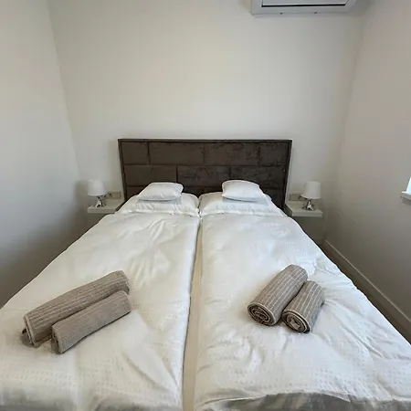 White House Apartman שיופוק