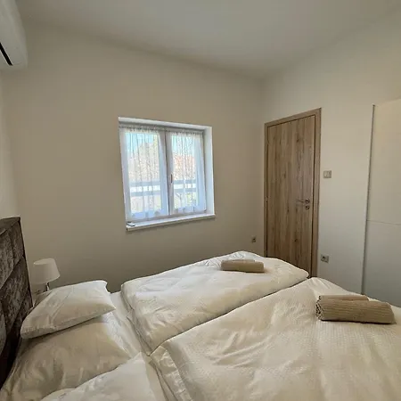 White House Apartman שיופוק