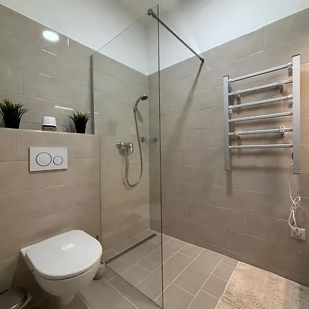 White House Apartman שיופוק